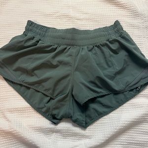 Lululemon size 6 hotty hot short